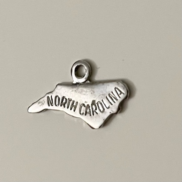 Vintage Silver North Carolina State Charm Pendant - Picture 2 of 7